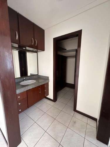 Barrio urbari – amplia casa en alquiler383243530