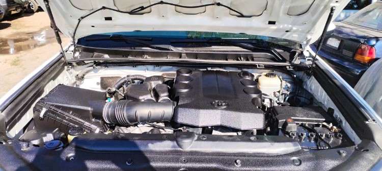 Vendo vagoneta toyota runner 2014 3 filas impecable cel 75018362 2114864697