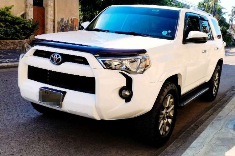 Vendo vagoneta toyota runner 2014 3 filas impecable cel 75018362 2114864697
