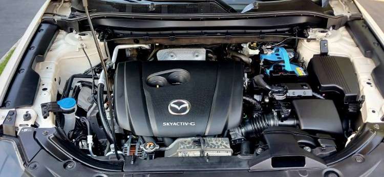 Vendo o permuto mazda cx5 skyactiv g año 2022 de imcruz cel 75018362  motor 2000cc 4x4 modo de manejo sport paletas en el volante radio cardplay  sensores de aproximacion aros 19 asiento de cuero pisos bandeja 5d todos sus mantenimientos en imcruz  eq481975132