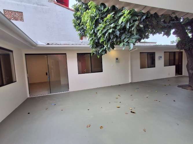 Casa en alquiler para empresa, consultorio, spa, veterinaria 915940385