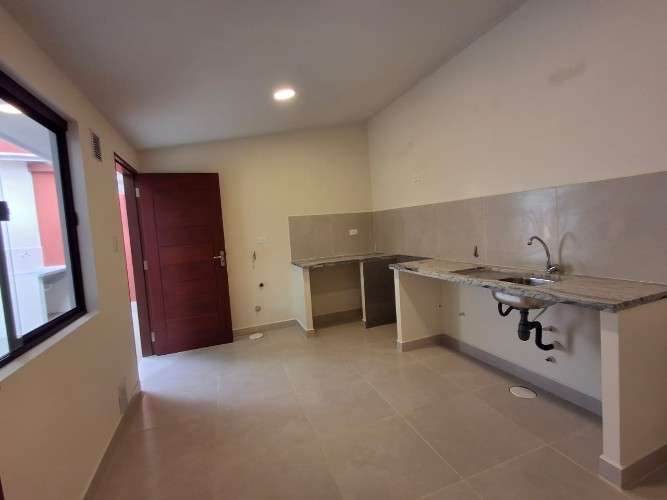 Casa en alquiler para empresa, consultorio, spa, veterinaria 915940385