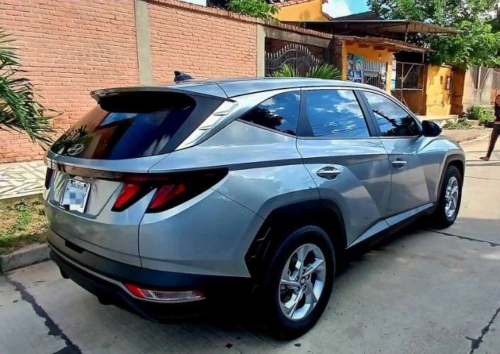Vendo o permuto hyundai tucson 2023 de tienda cel 75018362 asiento de cuero motor 2000cc  encendido a boton pisos bandeja original 3 modos de manejo eco normal sport  sensores de aproximacion pisos bandeja mantenimiento en carmax  radio card play 5 aros d1748548722