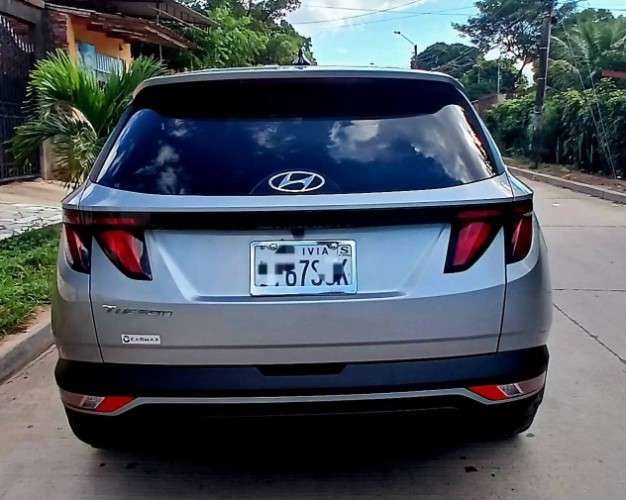 Vendo o permuto hyundai tucson 2023 de tienda cel 75018362 asiento de cuero motor 2000cc  encendido a boton pisos bandeja original 3 modos de manejo eco normal sport  sensores de aproximacion pisos bandeja mantenimiento en carmax  radio card play 5 aros d1748548722
