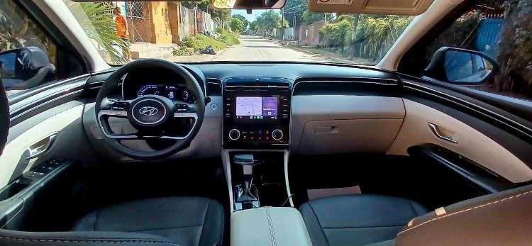 Vendo o permuto hyundai tucson 2023 de tienda cel 75018362 asiento de cuero motor 2000cc  encendido a boton pisos bandeja original 3 modos de manejo eco normal sport  sensores de aproximacion pisos bandeja mantenimiento en carmax  radio card play 5 aros d1748548722