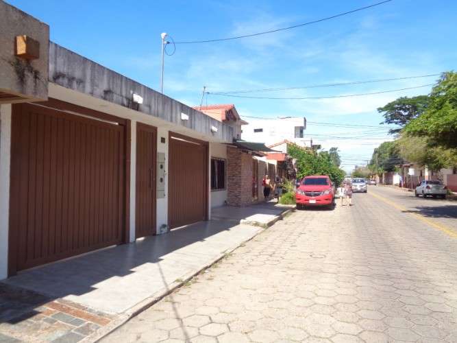 Casa comercial en venta sobre av. charcas. uso de suelo mixto689814858