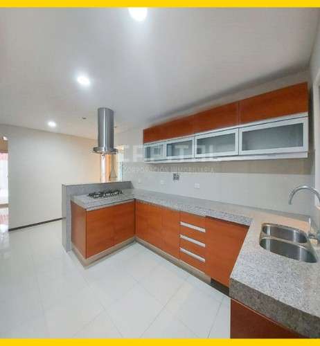 Casa amoblada en condominio zona oeste1915399283