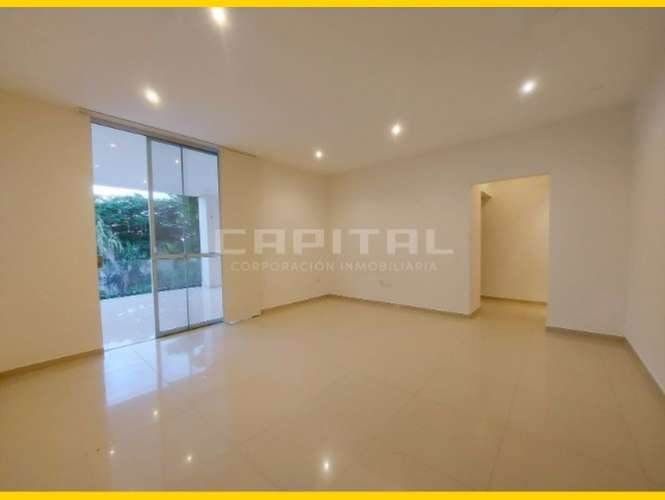 Amplia casa en alquiler en condominio colinas i1684353157