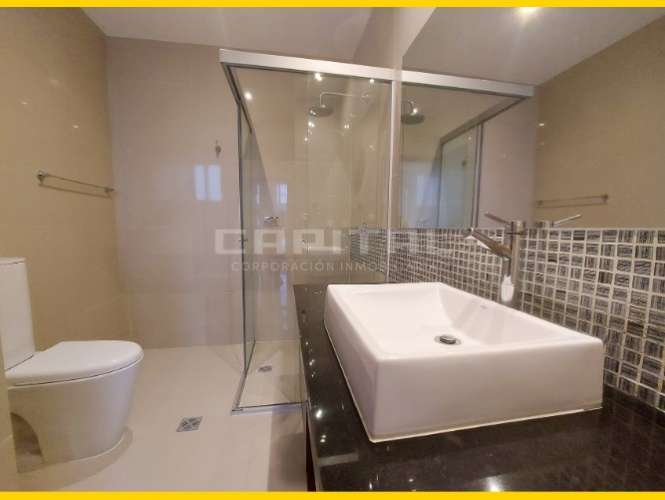 Amplia casa en alquiler en condominio colinas i1684353157