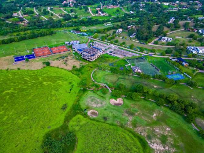 Urubó golf - terreno de 1330 m2 en venta 1775785196