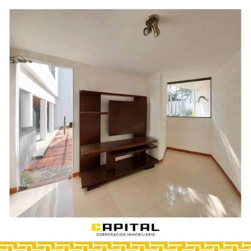 Casa con piscina y 5 dormitorios en alquiler en el barrio las palmas1787814483