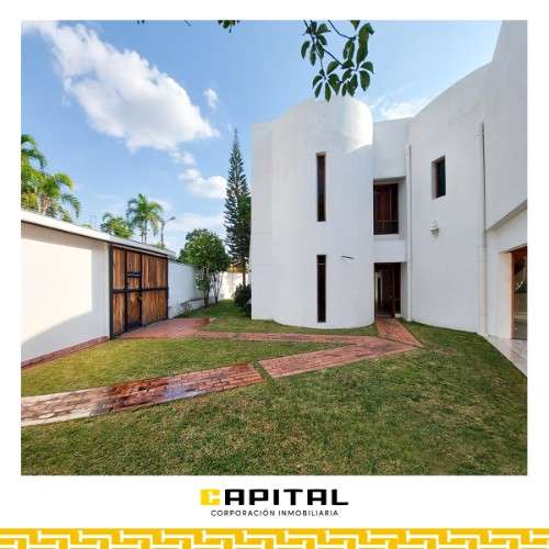 Casa con piscina y 5 dormitorios en alquiler en el barrio las palmas1787814483