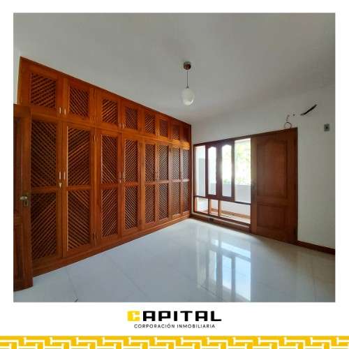 Casa con piscina y 5 dormitorios en alquiler en el barrio las palmas1787814483