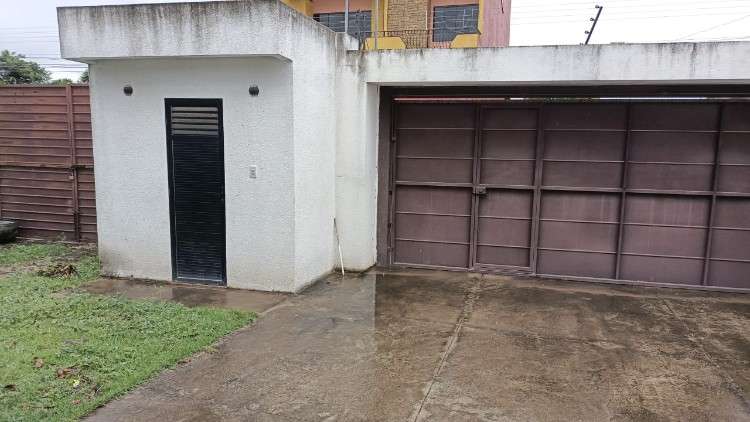 Casa de una planta en venta zona norte. 8vo anillo125151925