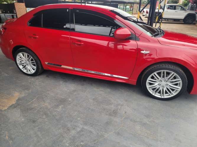 Vendo de ocasión impecable suzuki kizashi 2013 cel 75018362  importado incruz  asientos cuero  techo solar el mas full  aros 18 originales precio 130.000bs precio charlable341861515