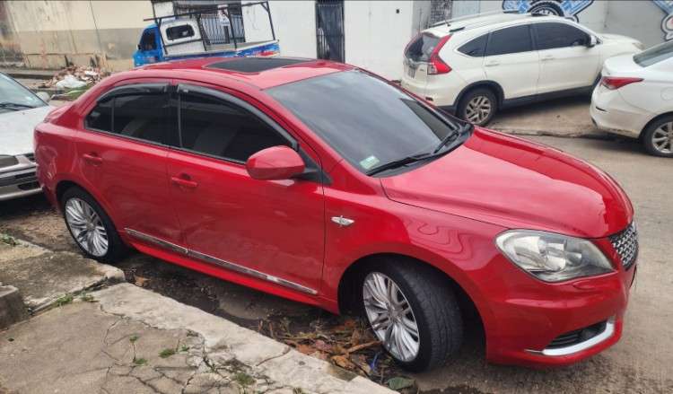 Vendo de ocasión impecable suzuki kizashi 2013 cel 75018362  importado incruz  asientos cuero  techo solar el mas full  aros 18 originales precio 130.000bs precio charlable341861515