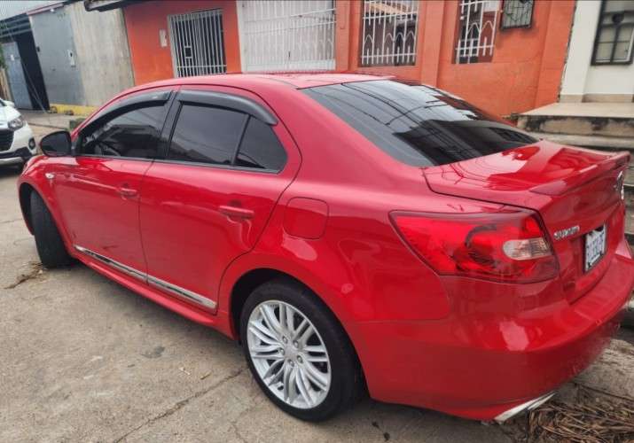 Vendo de ocasión impecable suzuki kizashi 2013 cel 75018362  importado incruz  asientos cuero  techo solar el mas full  aros 18 originales precio 130.000bs precio charlable341861515