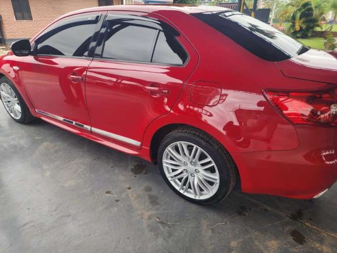Vendo de ocasión impecable suzuki kizashi 2013 cel 75018362  importado incruz  asientos cuero  techo solar el mas full  aros 18 originales precio 130.000bs precio charlable341861515