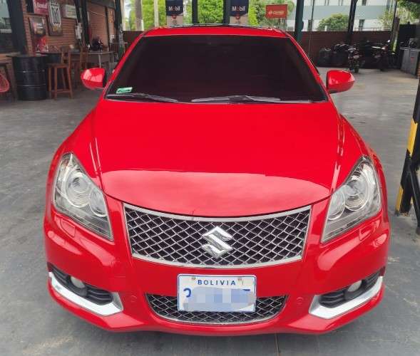 Vendo de ocasión impecable suzuki kizashi 2013 cel 75018362  importado incruz  asientos cuero  techo solar el mas full  aros 18 originales precio 130.000bs precio charlable341861515
