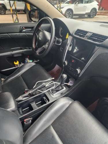 Vendo de ocasión impecable suzuki kizashi 2013 cel 75018362  importado incruz  asientos cuero  techo solar el mas full  aros 18 originales precio 130.000bs precio charlable341861515