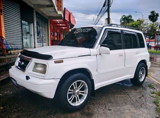 Vendo bonita vagoneta japonesa suzuki escudo 97 4x4 cel 75018362  motor en linea 2000cc / automatica vidrios eléctricos aros de magnesio 5 puertas en el precio 86000 bs incluye el cambio de nombre1995916572