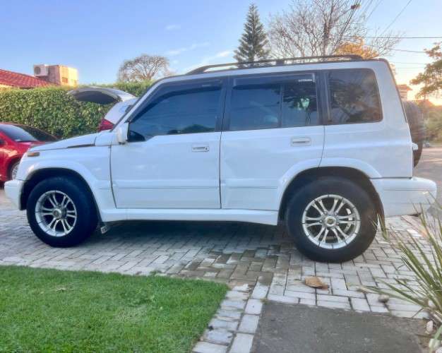 Vendo bonita vagoneta japonesa suzuki escudo 97 4x4 cel 75018362  motor en linea 2000cc / automatica vidrios eléctricos aros de magnesio 5 puertas en el precio 86000 bs incluye el cambio de nombre164022144