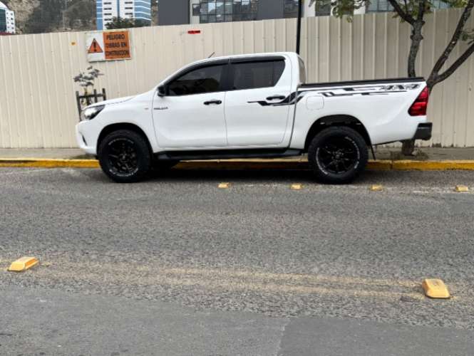 Toyota hilux 2024 4x4 mecánica, potencia y  aventura garantizada604840197