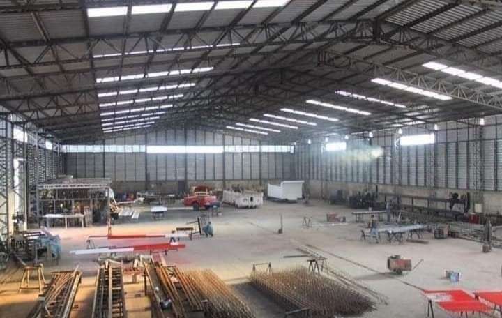 Galpón y oficinas en venta en el 7mo anillo y cambodromo, parque industrial.1913633950
