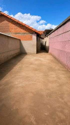 Atención invercionistas propietaria vende casa apta para construcción de edificios, bancos, condominios, interesados 77078505 1649892790