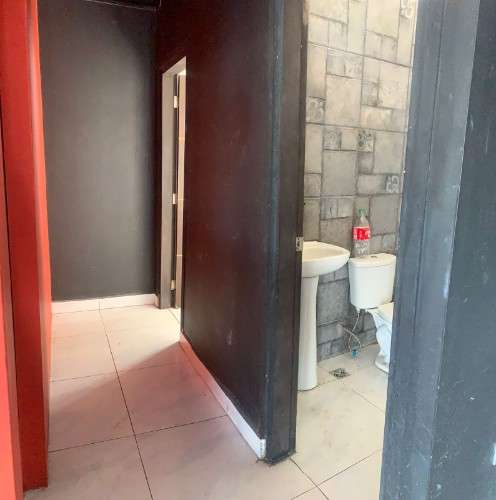 Zona sur 2do. anillo av. trompillo – 1er. piso local comercial en anticretico1429309040