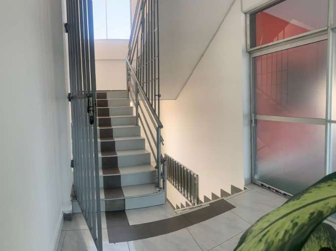 Zona sur 2do. anillo av. trompillo – 1er. piso local comercial en anticretico1429309040