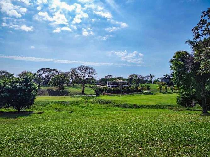 Urubó golf - terreno de 943 m2 en venta sobre hoyo 368963998