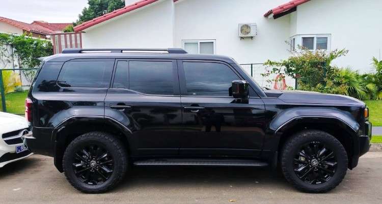 Vendo toyota prado luxury 2025 de toyosa impecable cel 75018362 precio 89.000 $us  caja automatica version full 4x4 3 filas de asiento de cuero doble tanque mapeo de ferrero2136986484