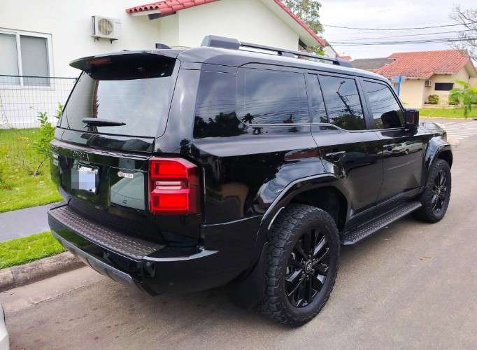 Vendo toyota prado luxury 2025 de toyosa impecable cel 75018362 precio 89.000 $us  caja automatica version full 4x4 3 filas de asiento de cuero doble tanque mapeo de ferrero2136986484