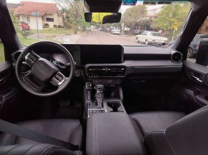 Vendo toyota prado luxury 2025 de toyosa impecable cel 75018362 precio 89.000 $us  caja automatica version full 4x4 3 filas de asiento de cuero doble tanque mapeo de ferrero2136986484