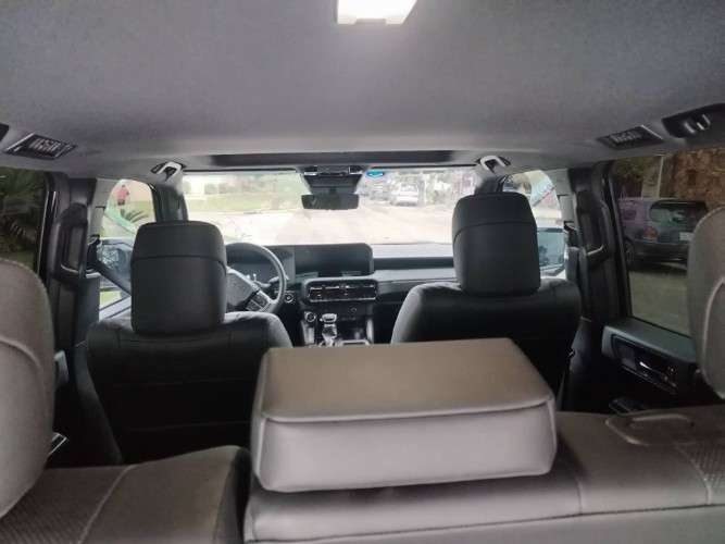 Vendo toyota prado luxury 2025 de toyosa impecable cel 75018362 precio 89.000 $us  caja automatica version full 4x4 3 filas de asiento de cuero doble tanque mapeo de ferrero2136986484