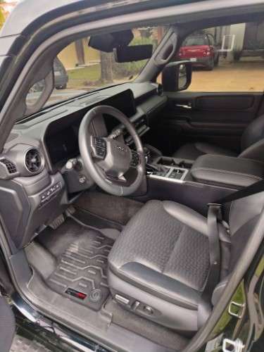 Vendo toyota prado luxury 2025 de toyosa impecable cel 75018362 precio 89.000 $us  caja automatica version full 4x4 3 filas de asiento de cuero doble tanque mapeo de ferrero2136986484