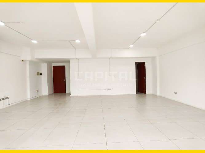 Local comercial en alquiler zona norte av la salle2135453533