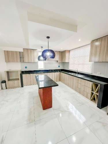 Casa amoblada en alquiler – condominio palmas del urubo iii1458036603