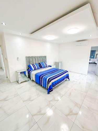 Casa amoblada en alquiler – condominio palmas del urubo iii1458036603