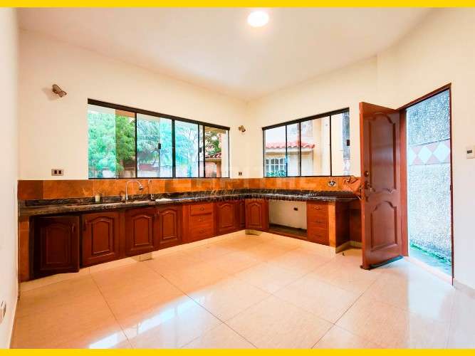 Amplia casa en alquiler para oficinas en equipetrol407790698