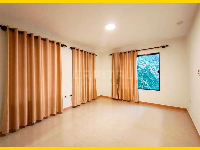 Amplia casa en alquiler para oficinas en equipetrol407790698