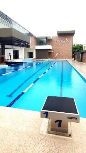 Casa en alquiler de 3 suites en condominio jardines del norte 6853070372