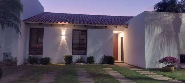 Casa en venta!  hermosa casa de una sola planta en condominio 4to anillo.1510556923