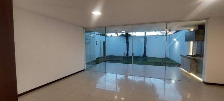 Casa en venta!  hermosa casa de una sola planta en condominio 4to anillo.1510556923