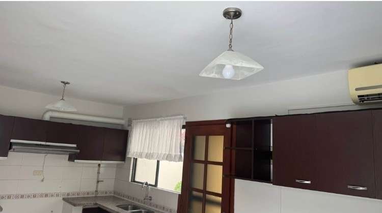 Amplia casa en alquiler en condominio picasso21993476