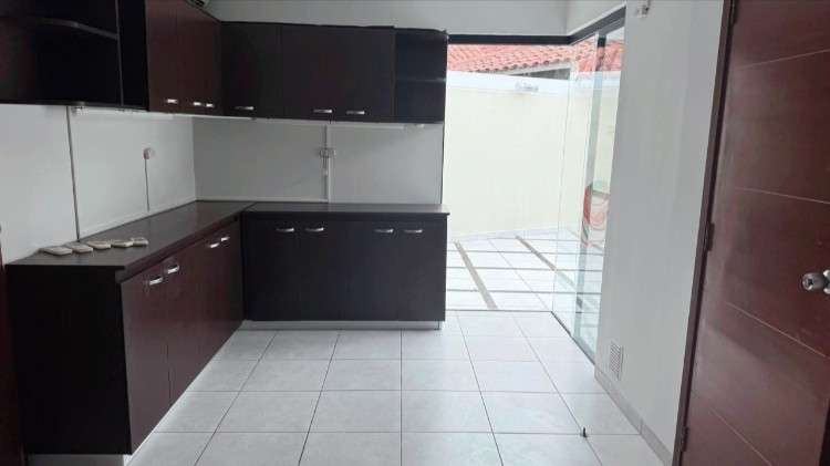 Amplia casa en alquiler en condominio picasso21993476