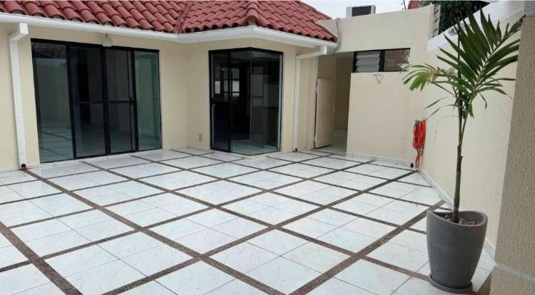 Amplia casa en alquiler en condominio picasso21993476