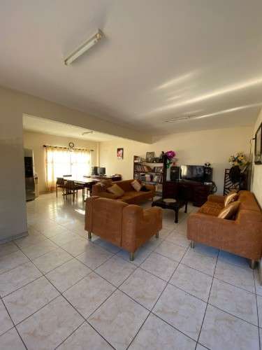 Casa en alquiler en zona av 3 pasos al frente1023971876