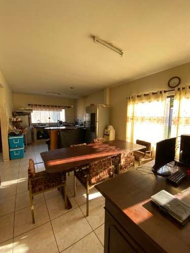 Casa en alquiler en zona av 3 pasos al frente1023971876